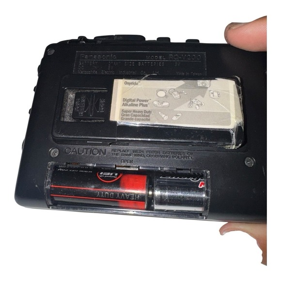 Vintage Panasonic RQ-V200 Casette Player Walkman As Is For Parts. (READ) - Picture 4 of 6
